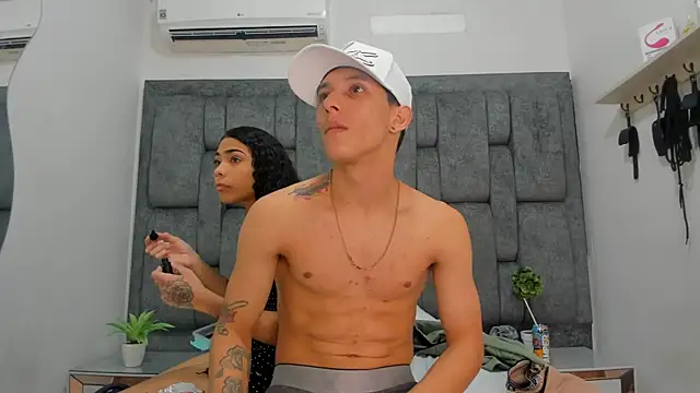 ZafiroAndFlynn online show from March 28, 2:45 am