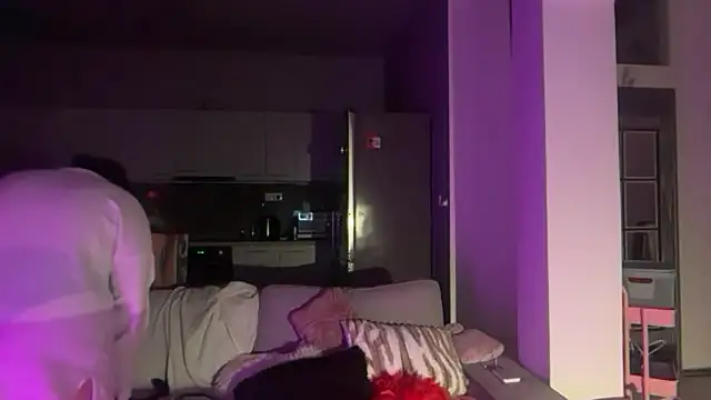 Lunahadidd online show from April 3, 8:26 pm