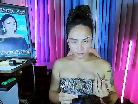 YourNikkieXxx online show from June 11, 7:55 pm