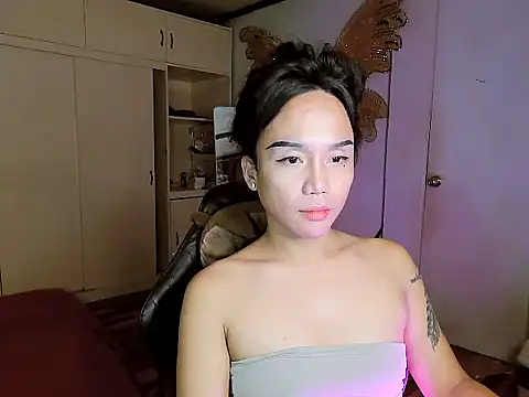 YourNikkieXxx online show from October 28, 5:12 pm