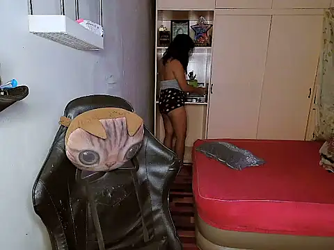 YourNikkieXxx online show from December 15, 6:36 pm