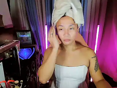 YourNikkieXxx online show from June 12, 3:21 pm
