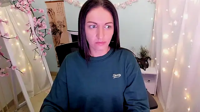 Aurora Loveu online show from April 13, 11:53 pm