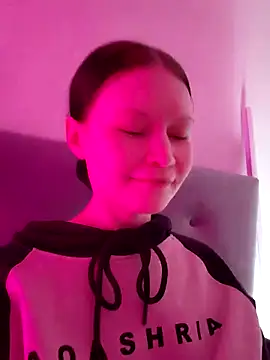 Snapshot of DragonFoxie chatting on November 14, 4:43 pm DragonFoxie online show from November 14, 4:43 pm