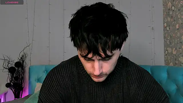 Snapshot of Oscar_Miller_ chatting on February 6, 9:11 pm Oscar Miller online show from February 6, 9:11 pm