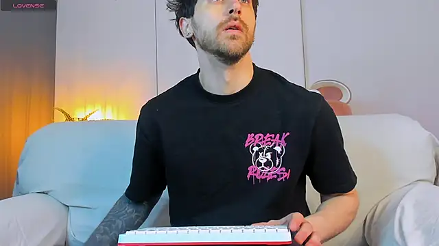 Oscar Miller  online show from April 8, 8:05 am