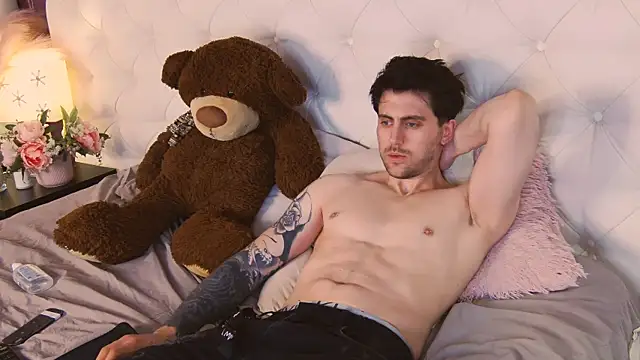 Oscar Miller  online show from March 20, 9:49 pm