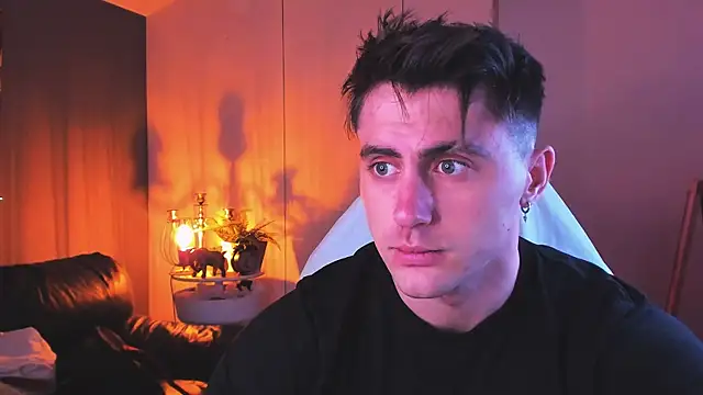 Oscar Miller  online show from October 6, 9:15 pm