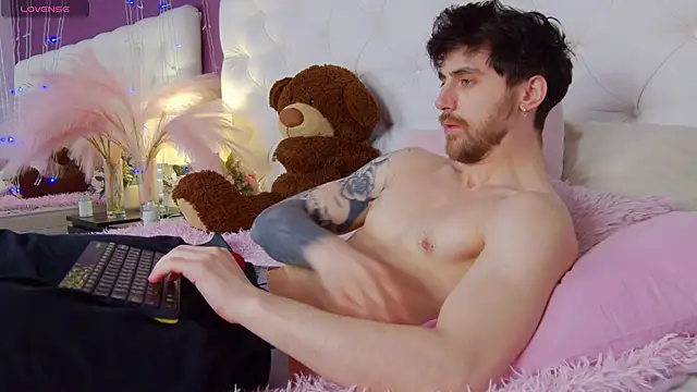 Oscar Miller  online show from April 15, 7:47 am