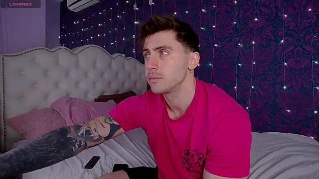 Oscar Miller  online show from November 21, 9:03 pm