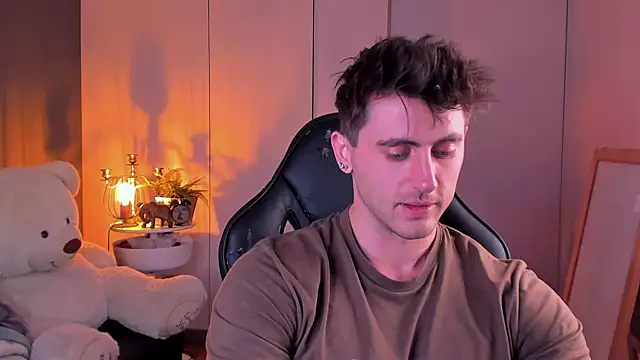 Oscar Miller  online show from October 24, 9:25 pm