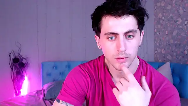 Snapshot of Oscar_Miller_ chatting on March 14, 9:10 pm Oscar Miller online show from March 14, 9:10 pm