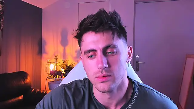 Oscar Miller  online show from October 3, 9:16 pm