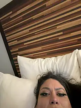 xHelloKitty online show from February 10, 11:15 pm