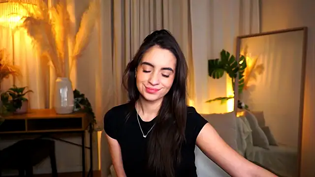 Snapshot of miilky_wayy chatting on December 1, 3:35 pm miilky wayy online show from December 1, 3:35 pm