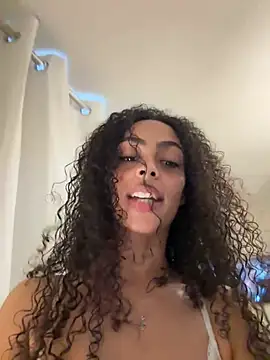 Snapshot of yasmingarcia chatting on January 13, 1:04 pm yasmingarcia online show from January 13, 1:04 pm