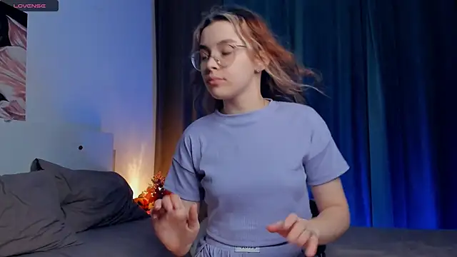 VedaSchulz online show from November 29, 6:41 pm