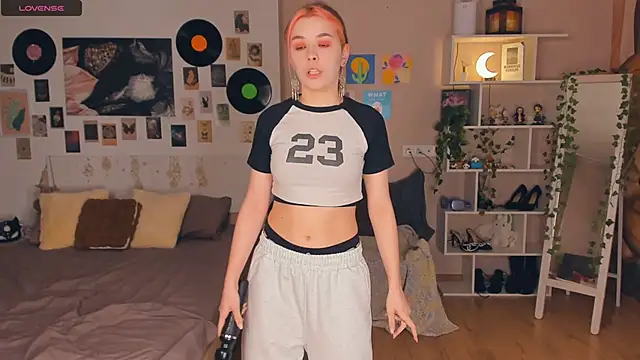 VedaSchulz online show from February 11, 6:41 pm