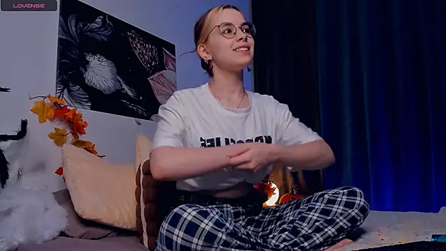 VedaSchulz online show from November 1, 7:19 pm