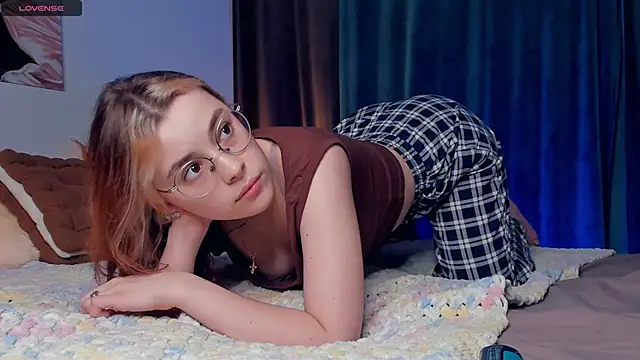 VedaSchulz online show from November 13, 6:23 pm