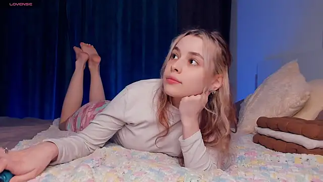 VedaSchulz online show from November 18, 6:44 pm