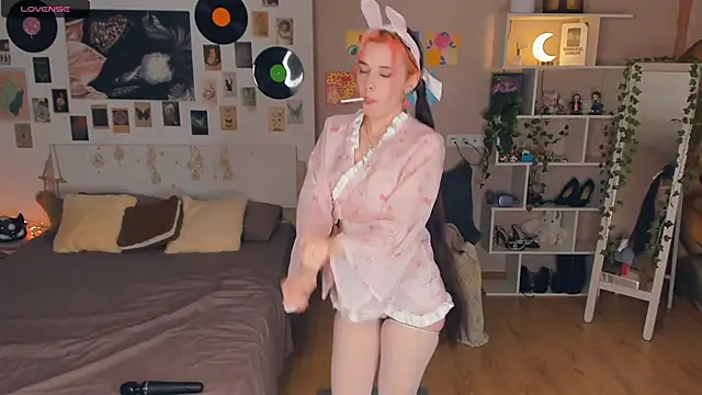 VedaSchulz online show from February 9, 6:39 pm