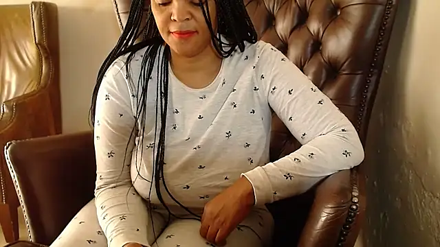 CandyCurvyyxx online show from October 25, 4:33 am