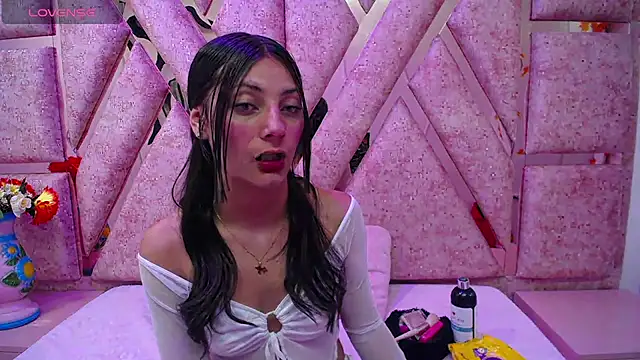  Luna Bennett online show from April 10, 3:13 am