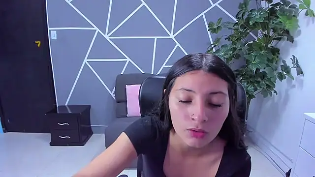  Luna Bennett online show from February 24, 8:31 pm