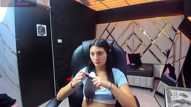  Luna Bennett online show from July 1, 7:47 pm