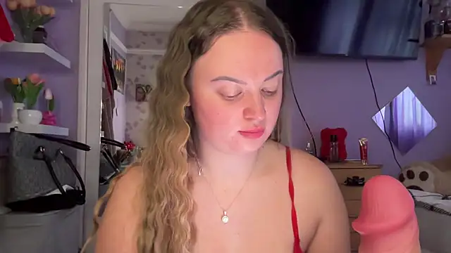 Snapshot of SexySashaxox chatting on June 4, 11:15 am SexySashaxox online show from June 4, 11:15 am