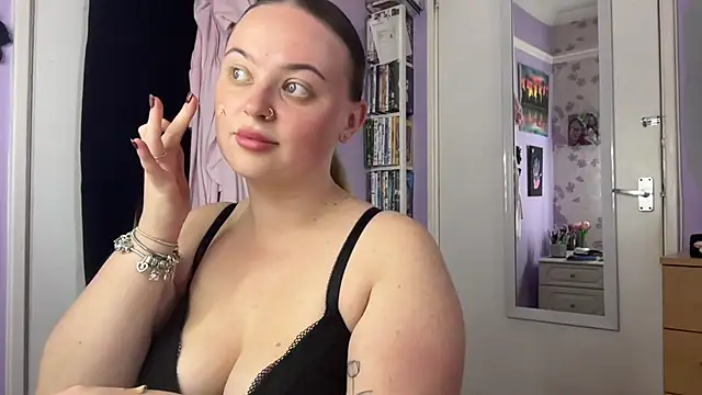 Snapshot of SexySashaxox chatting on September 24, 2:45 pm SexySashaxox online show from September 24, 2:45 pm