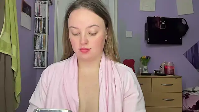 Snapshot of SexySashaxox chatting on October 26, 4:18 pm SexySashaxox online show from October 26, 4:18 pm