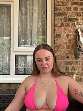 Snapshot of SexySashaxox chatting on June 21, 12:33 pm SexySashaxox online show from June 21, 12:33 pm