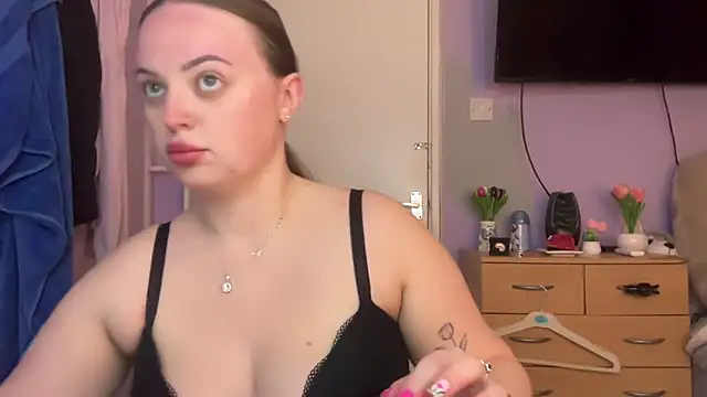 SexySashaxox online show from April 6, 7:48 pm