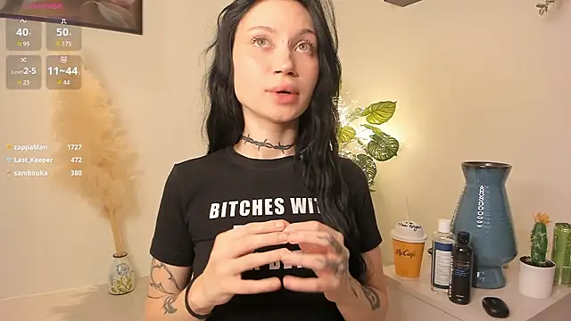 Snapshot of Alice_1n_Wonderland_ chatting on February 19, 11:40 am Alice 1n Wonderland online show from February 19, 11:40 am