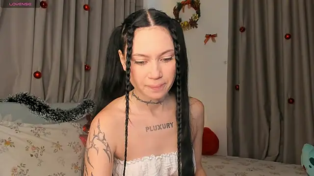 Snapshot of Alice_1n_Wonderland_ chatting on January 6, 4:05 am Alice 1n Wonderland online show from January 6, 4:05 am