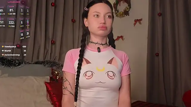 Snapshot of Alice_1n_Wonderland_ chatting on December 20, 3:04 pm Alice 1n Wonderland online show from December 20, 3:04 pm