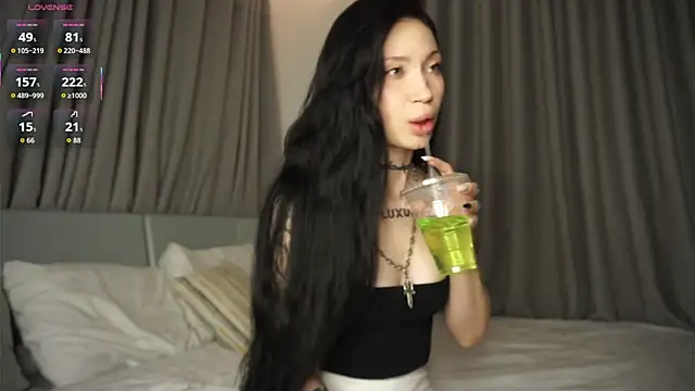 Snapshot of Alice_1n_Wonderland_ chatting on October 21, 5:12 pm Alice 1n Wonderland online show from October 21, 5:12 pm