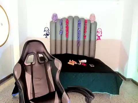 Snapshot of chubby_sexy_ chatting on January 8, 4:29 am chubby sexy online show from January 8, 4:29 am