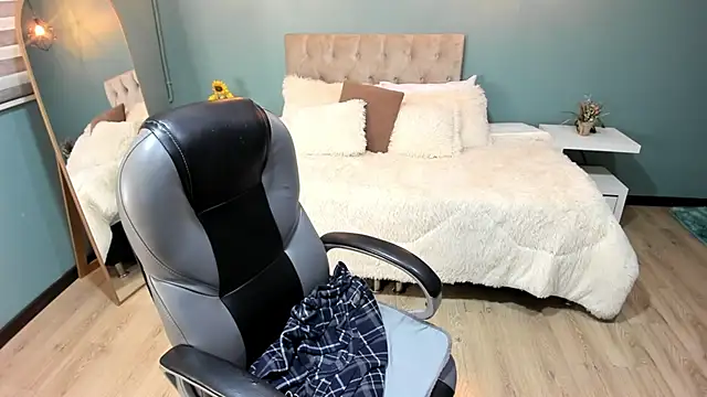 Miss Cataleya   online show from October 24, 12:15 pm