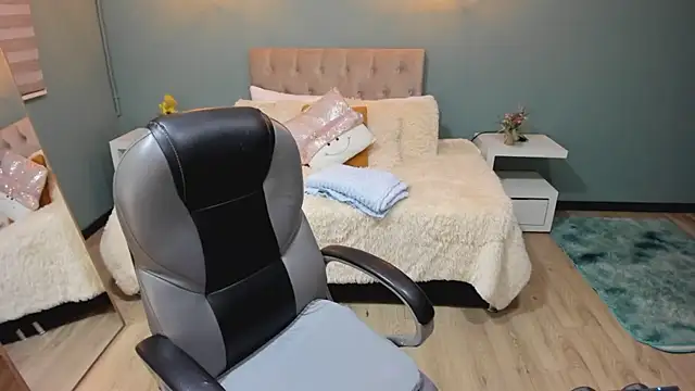 Miss Cataleya   online show from December 17, 12:10 pm