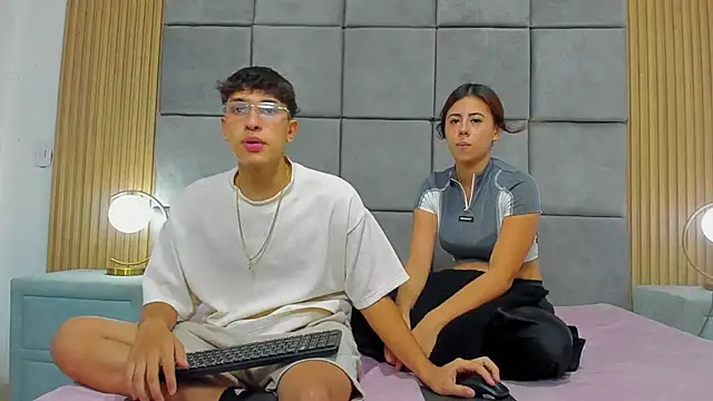 Snapshot of ChanellandMax chatting on November 19, 7:25 pm ChanellandMax online show from November 19, 7:25 pm