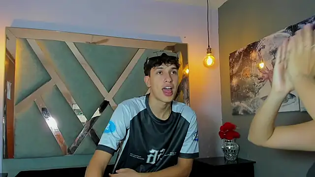 Snapshot of ChanellandMax chatting on November 28, 1:11 pm ChanellandMax online show from November 28, 1:11 pm