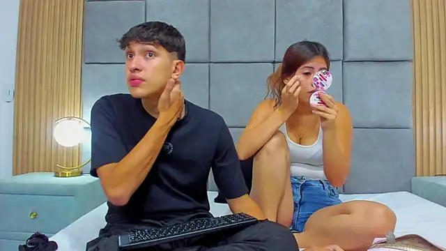 Snapshot of ChanellandMax chatting on November 14, 1:04 pm ChanellandMax online show from November 14, 1:04 pm