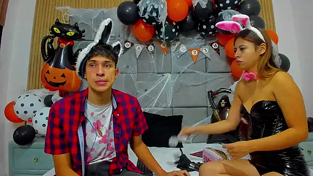 Snapshot of ChanellandMax chatting on October 31, 2:24 pm ChanellandMax online show from October 31, 2:24 pm