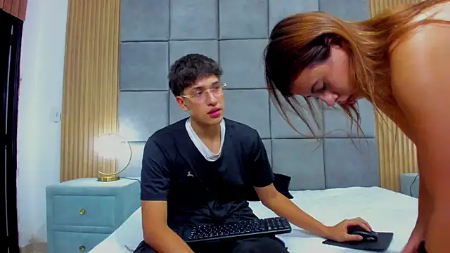 Snapshot of ChanellandMax chatting on November 1, 7:30 pm ChanellandMax online show from November 1, 7:30 pm