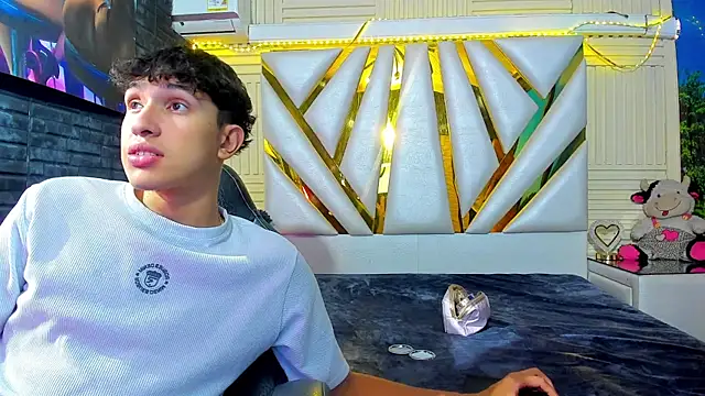 Snapshot of ChanellandMax chatting on November 24, 1:22 pm ChanellandMax online show from November 24, 1:22 pm