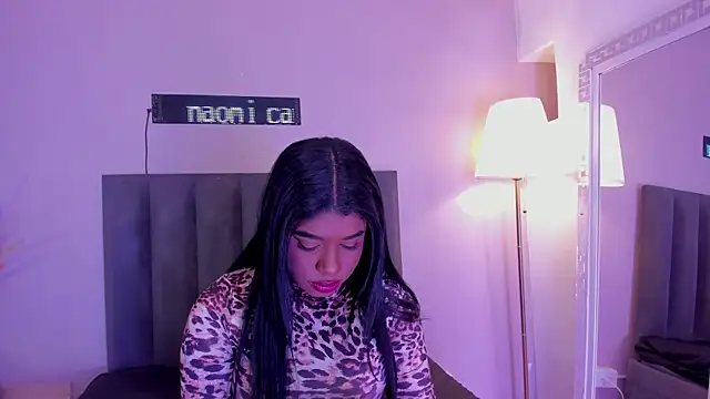 KendraChavez  online show from February 4, 9:32 pm