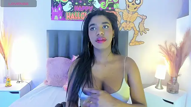 Snapshot of KendraChavez_ chatting on October 31, 9:43 pm KendraChavez online show from October 31, 9:43 pm